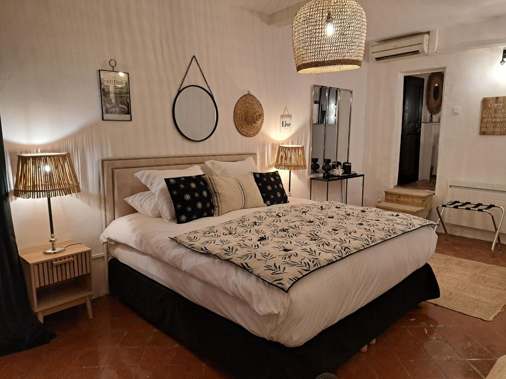 Hotel Le Patio De Sophie Sisteron Rum bild